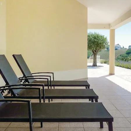 Three-bedroom Holiday In Дом отдыха *